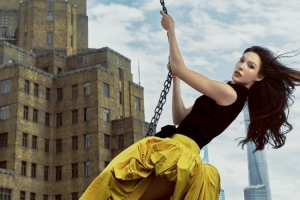 谷爱凌登上《VOGUE》杂志六月封面：时尚和动感的探索